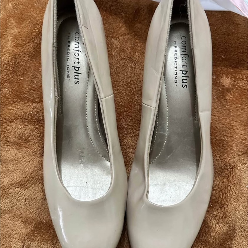 Comfort Plus by Predictions Cream Heels Timeless Elegance